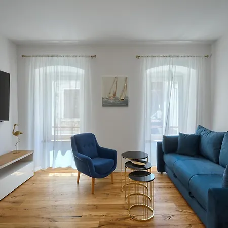 Apartment Modern With Open-air Parking Poreč