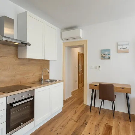 Apartment Modern With Open-air Parking *