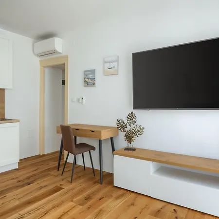 Apartment Modern With Open-air Parking Porec