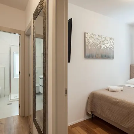 Apartment Modern With Open-air Parking Porec