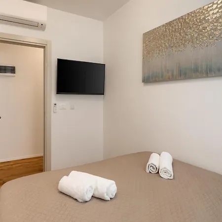 Modern With Open-air Parking Apartment *